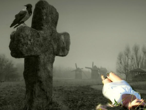 रात में प्रेमिका की कब्र पर सोता था प्रेमी