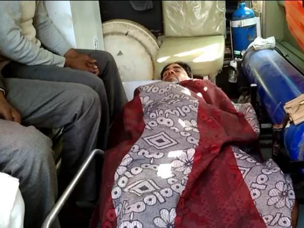  क्रब से निकलवाया शव