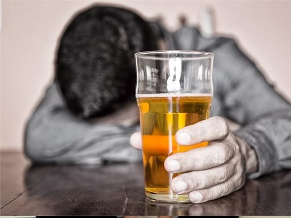  शराब पिलाकर की हत्या