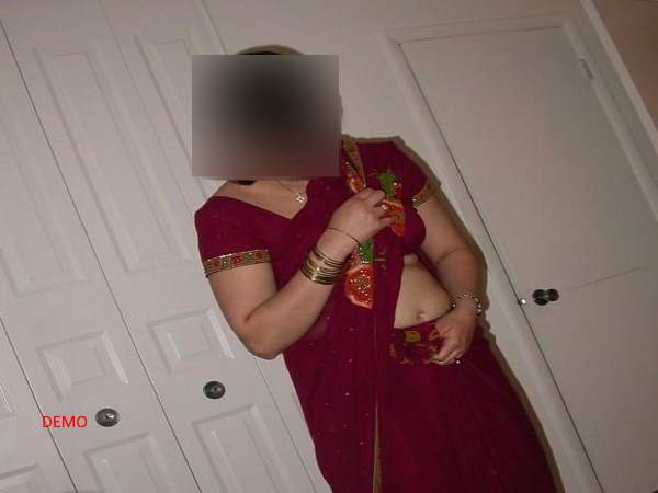 रात बजे कमरे में आया देवर