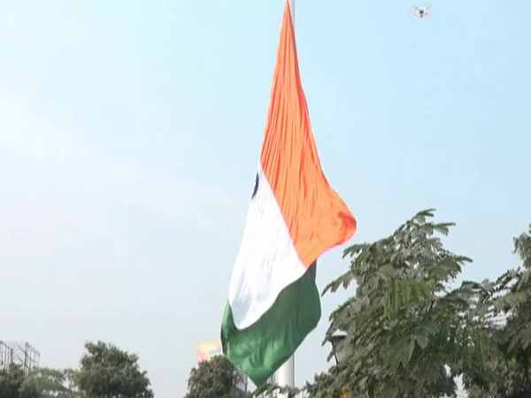 झंडा ऊंचा रहे हमारा