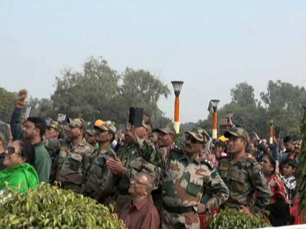 फूलबाग में उमड़ पड़े लोग