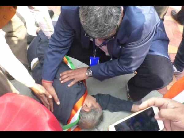 फ्रीडम फाइटर्स का गुस्सा भड़का