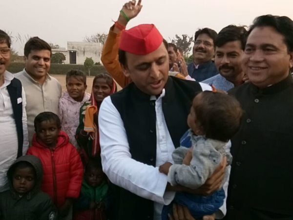 अखिलेश को किन्नर भी आया याद