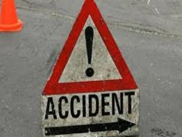 घर में ले घुसा ट्रक, मां-बेटे को रौंदा