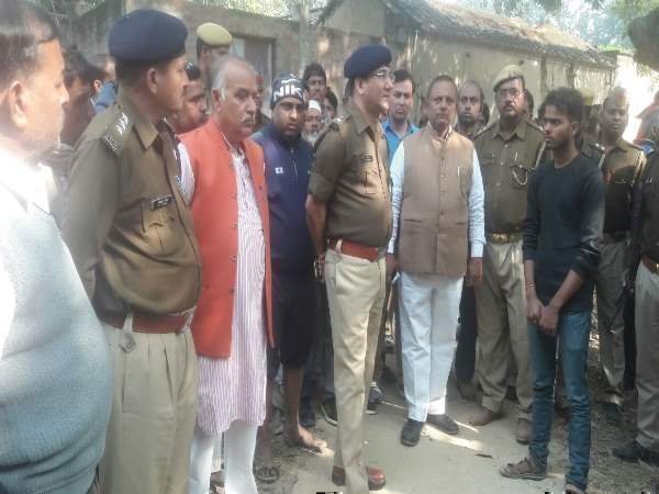 एसपी ने बीट सिपाही और दरोगा को किया लाइन हाज़िर