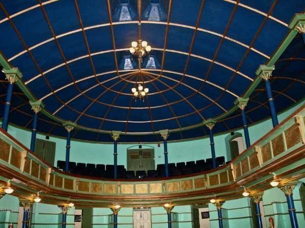 गेयटी थिएटर खरीदना चाहते थे