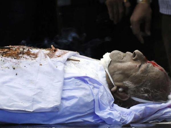 अर्थी पर लेटे हुए शशि कपूर की तस्वीर