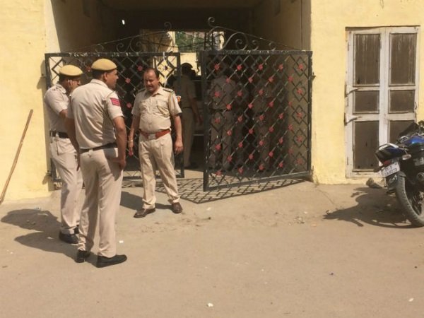 खुलासा ना हो इस लिए गार्ड राकेश को उसके बेटे ने मार डाला