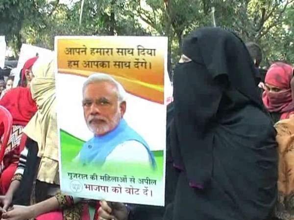 जगदीशपुर के डाक बंगले में एकत्रित हुई मुस्लिम महिलाएं