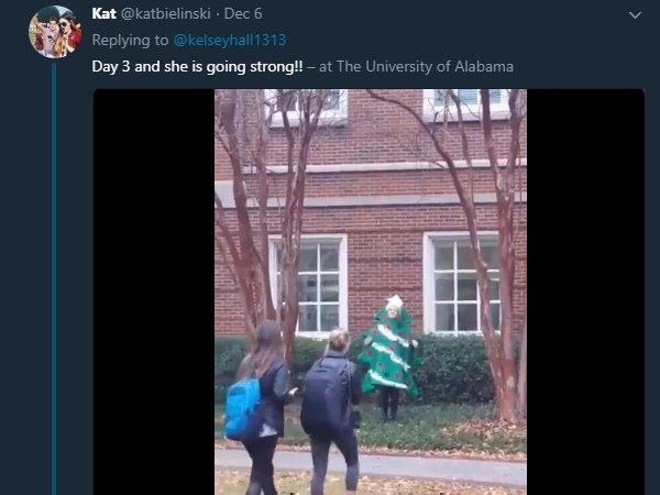 फोटों खिंचवाने को लगी लाइन