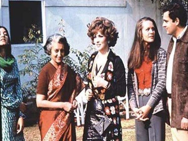 पूरे परिवार के साथ सोनिया गांधी