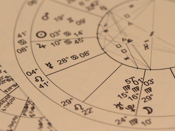 जरूरी नहीं कि अशुभ परिणाम ही दे नीच ग्रह