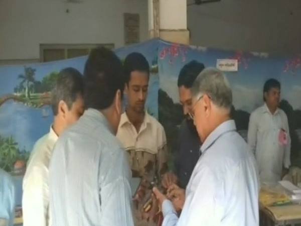 आयोग के अधिकारियों ने की जांच