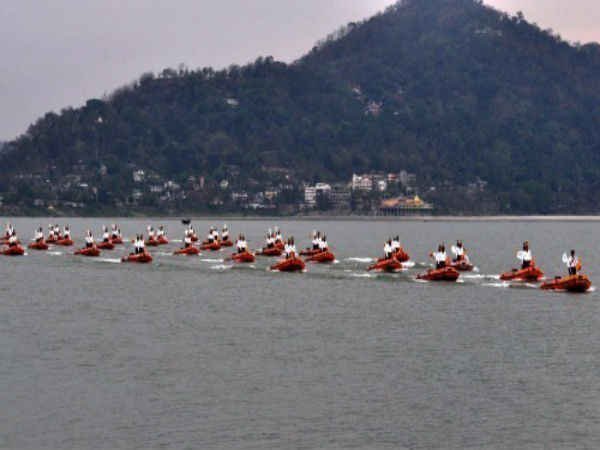 जहरीले पानी से मर रही है मछलियां
