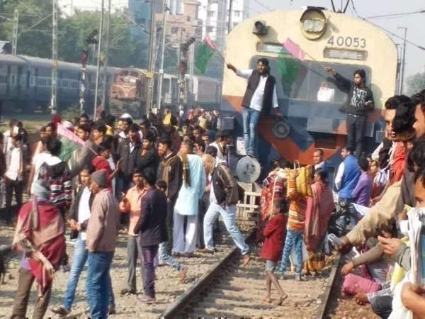 यातायात प्रभावित, लोग परेशान