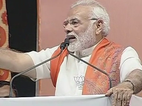 चीन से हुए डोकलाम विवाद को लेकर भी मोदी ने कांग्रेस को घेरा