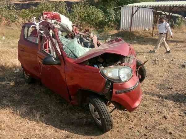 कार हुई चकनाचूर