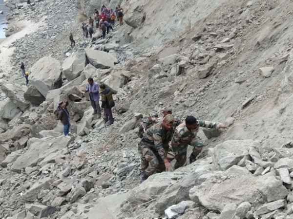 छह शव निकाले गए
