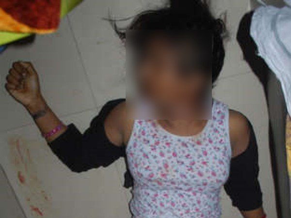कुरूप कह करता था प्रताड़ित