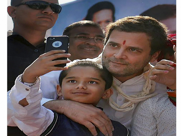 राजनीति से पहले आउट सॉर्सिंग फर्म की शुरूआत की