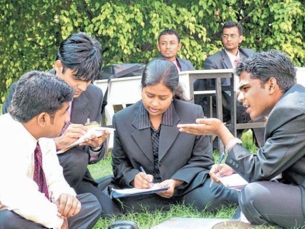 चिंतित हैं माता-पिता