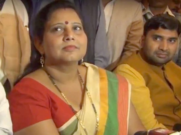 5. वंदे मातरम पर नहीं खड़ी हुईं मेरठ वाली बसपा की नव निर्वाचित मेयर