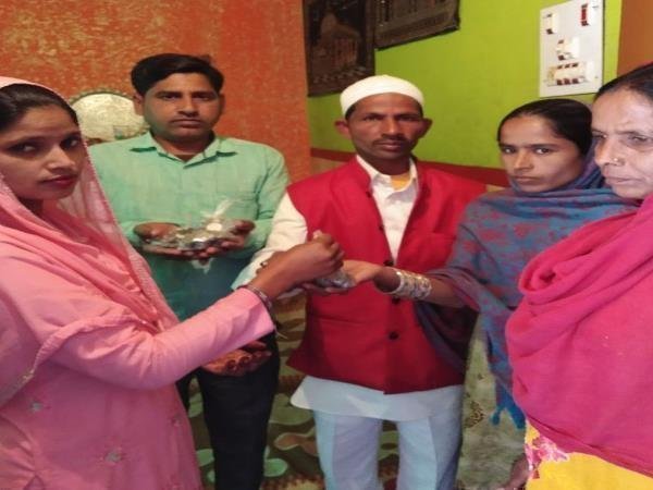 12 ठेलों से चलता है खर्च