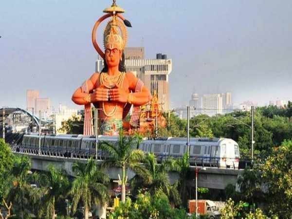 किसके कार्यकाल में बनी हनुमान मूर्ति?
