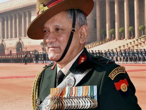 क्रिकेट और फुटबॉल खेलें और रचनात्मक गतिविधियों में खुद को व्यस्त करें