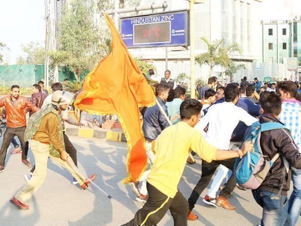 एसपी का सिर फोड़ा