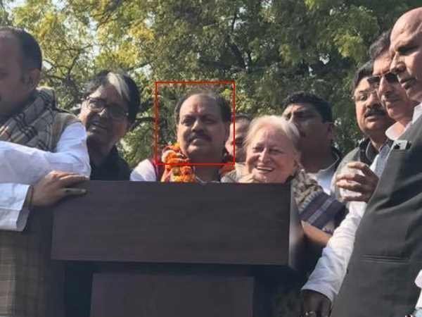 होटल में व्यापारी नेता आ धमके