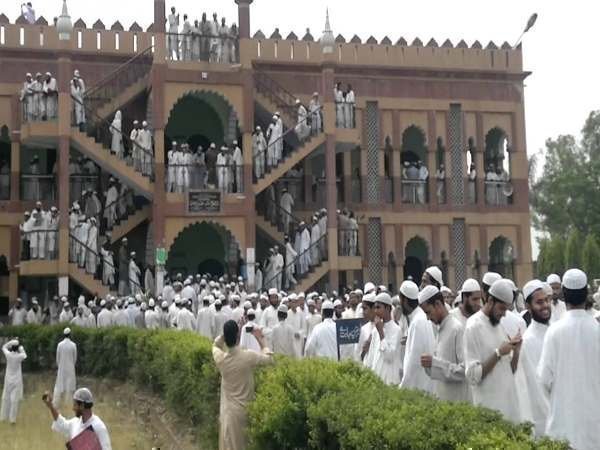 'किसी कीमत पर नहीं मानेगा मुसलमान'