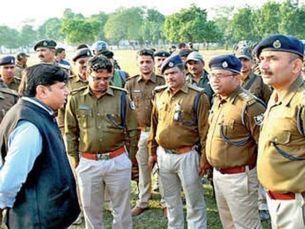 अब कॉलेज के हॉस्टल पर बमबाजी