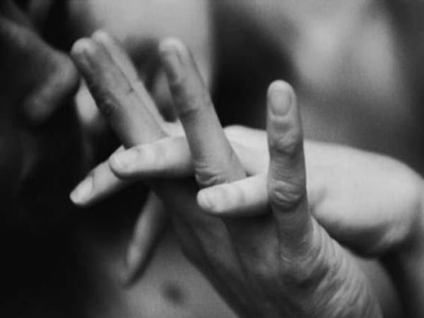 आपत्तिजनक अवस्था में देख लिया था साथी छात्र ने