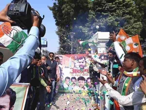 जमकर मना नेहरू की जन्मस्थली पर जश्न जमकर मना नेहरू की जन्मस्थली पर जश्न