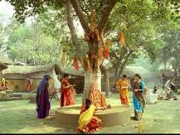 108 परिक्रमाएं करें