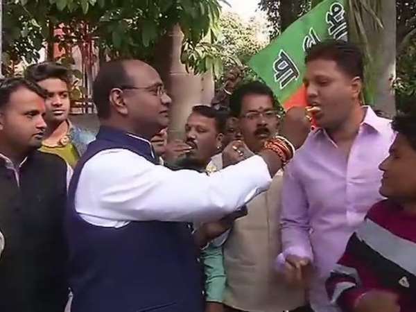 भाजपा कार्यालयों में जश्न