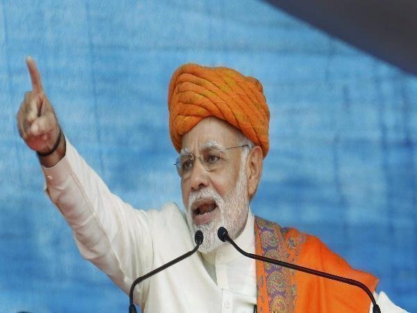 मोदी के साथ खड़ी है अभी भी जनता