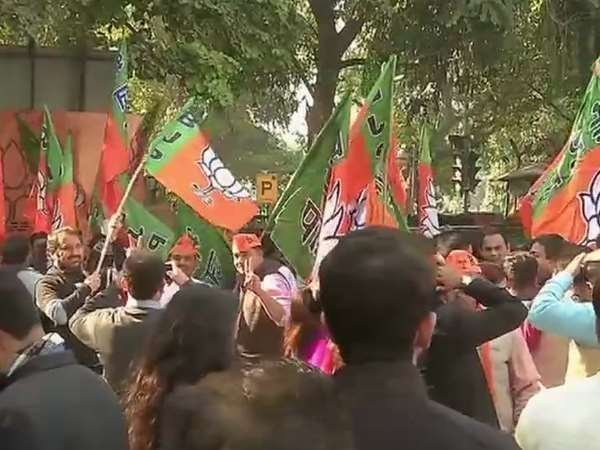 पीएम मोदी ने भी दी बधाई