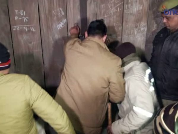 24 घंटे से अंदर बंद