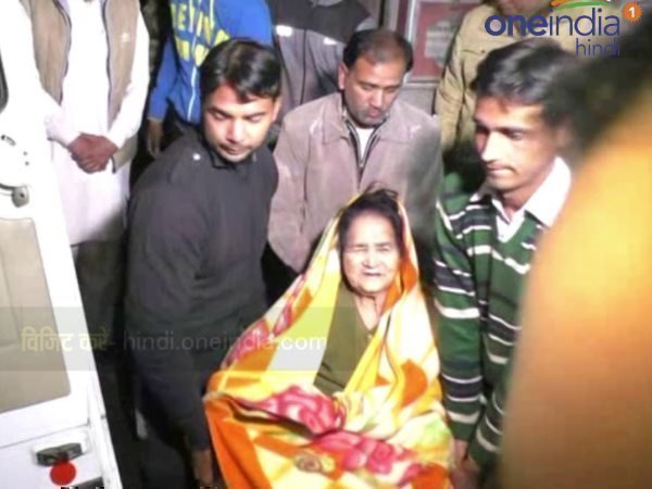 बुजुर्ग दंपति के दो बेटे सूचना पर नहीं आए