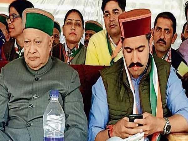 पुत्र विक्रमादित्य सिंह ने भी जीत से किया राजनीति में डेब्यू