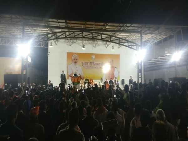  विकास को रास्ते से भटकाने की कोशिश न करें