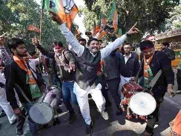 गुजरात में बीजेपी को 100 से नीचे आने पर कांग्रेस खुश गुजरात में बीजेपी को 100 से नीचे आने पर कांग्रेस खुश