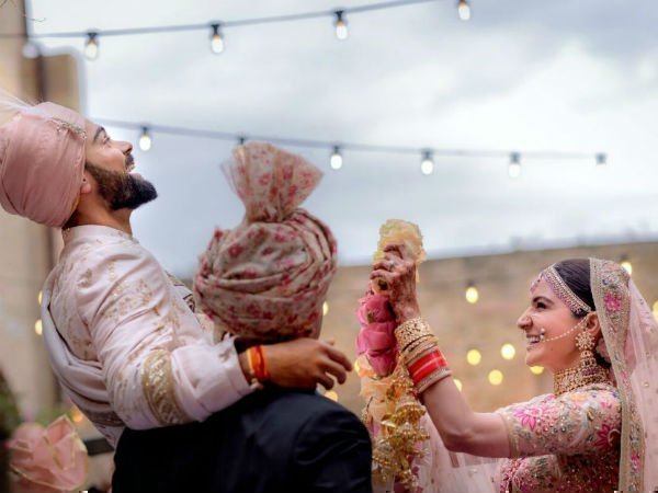 इटली की डांसर भारत में करोड़पति बन जाती है