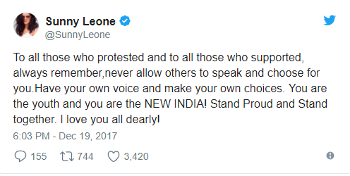 सनी के खिलाफ हो रहा था प्रदर्शन