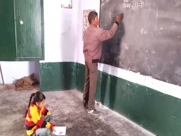 बच्चों को स्कूल लाने की कोशिश हो रही नाकाम