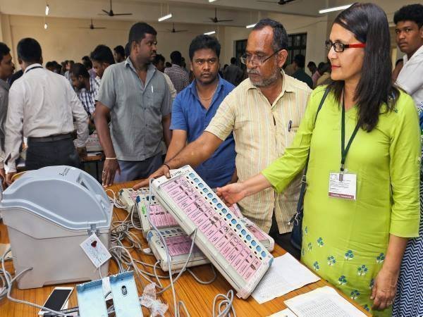लगातार मिली है पैसा और शराब बांटे जाने की शिकायत