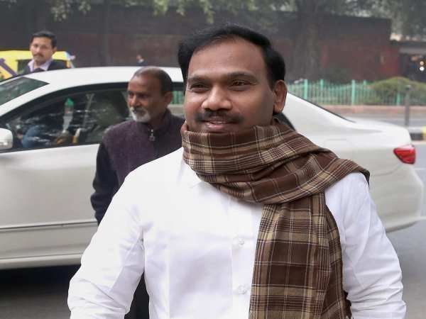 कविता के जरिए करुणानिधि के पहुंचे करीब